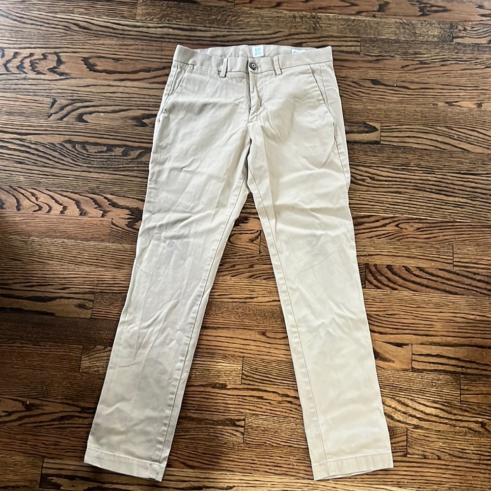 Gap Slim fit Men’s Khaki Pants- good condition